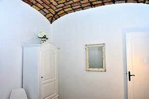 Coliseum Suite