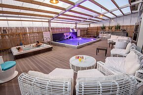 Aquaduct Hotel