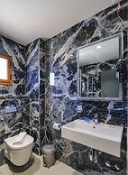 Hotel Alpha