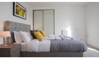 Tailored Stays - De Havilland House