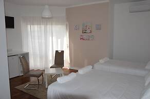 Lx Center Guesthouse