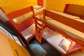 Baroque Hostel & Coworking