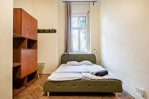 Baroque Hostel & Coworking