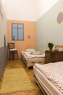 Baroque Hostel & Coworking