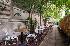Baroque Hostel & Coworking