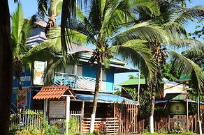 Tree House Beachfront Lodge