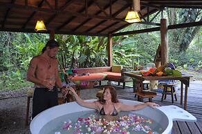 Tree House Beachfront Lodge