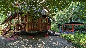 Tree House Beachfront Lodge