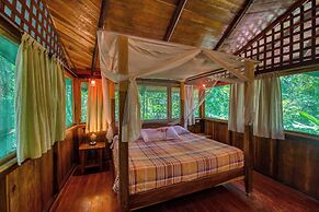 Tree House Beachfront Lodge