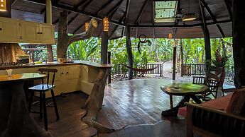 Tree House Beachfront Lodge
