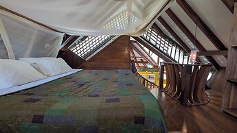 Tree House Beachfront Lodge