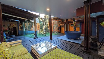 Tree House Beachfront Lodge