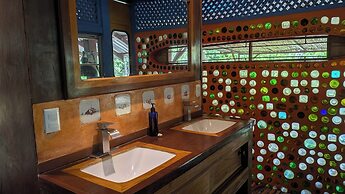 Tree House Beachfront Lodge