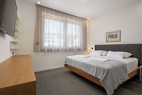 Acadia Beach Villas & Apartments, Slatine
