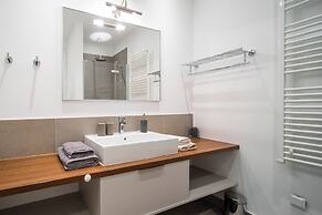 Acadia Beach Villas & Apartments, Slatine