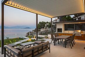 Acadia Beach Villas & Apartments, Slatine