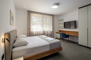 Acadia Beach Villas & Apartments, Slatine
