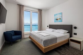Acadia Beach Villas & Apartments, Slatine