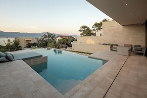 Acadia Beach Villas & Apartments, Slatine