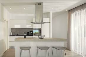 Acadia Beach Villas & Apartments, Slatine