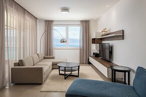 Acadia Beach Villas & Apartments, Slatine