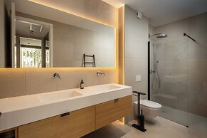 Acadia Beach Villas & Apartments, Slatine