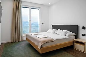 Acadia Beach Villas & Apartments, Slatine