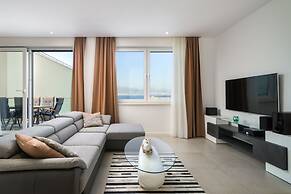 Acadia Beach Villas & Apartments, Slatine