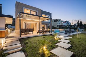 Acadia Beach Villas & Apartments, Slatine