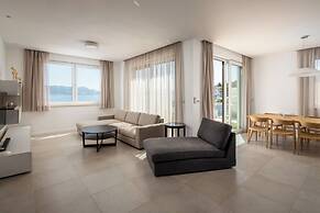 Acadia Beach Villas & Apartments, Slatine