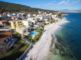 Acadia Beach Villas & Apartments, Slatine