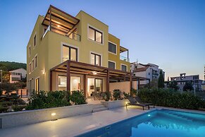Acadia Beach Villas & Apartments, Slatine