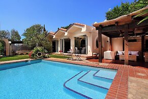 Oasis Pool House by GHH