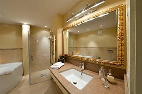 La Corte Di Ambra