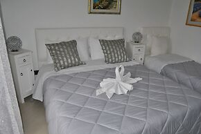 Villa Aurora B&B
