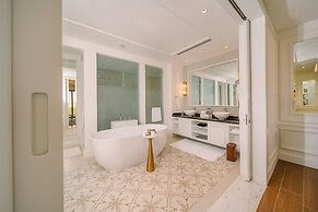 Royal Saray Resort