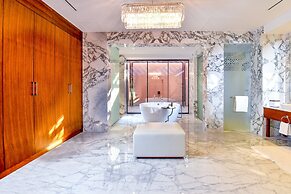 Royal Saray Resort