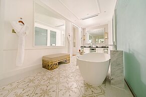 Royal Saray Resort