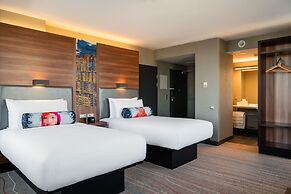 Sky Loft Hotel by Rixwell