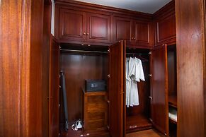 Anachak Angkor Suite