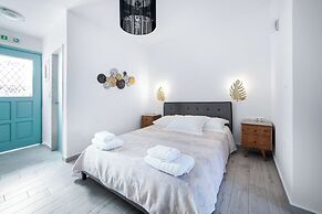 Cave Suites