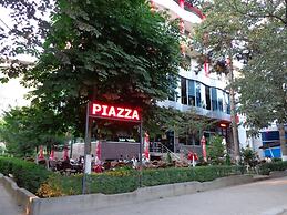 Piazza Hotel
