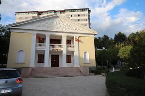 Piazza Hotel