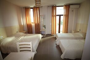 Piazza Hotel