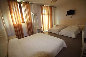Piazza Hotel