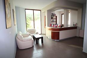 Piazza Hotel