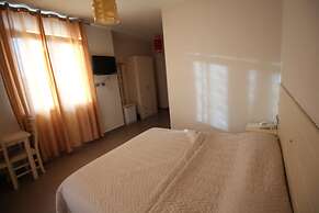 Piazza Hotel