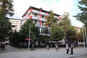 Piazza Hotel