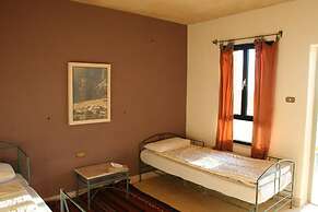 Dana Guest House