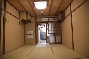 Chika Rakuen